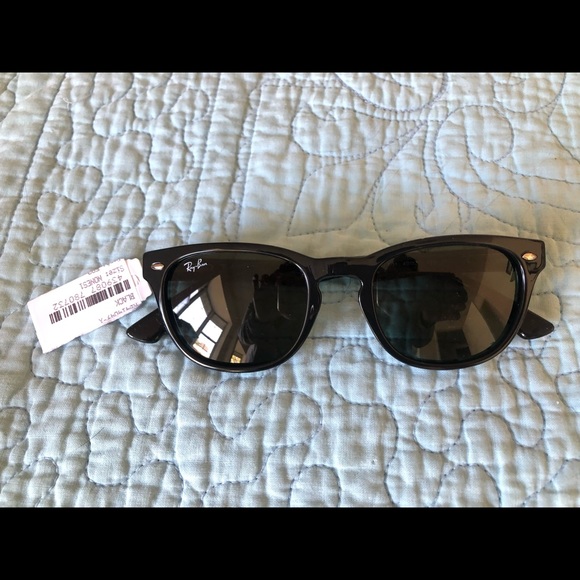 NEW Ray-Bans Black Sunglasses - Picture 2 of 6